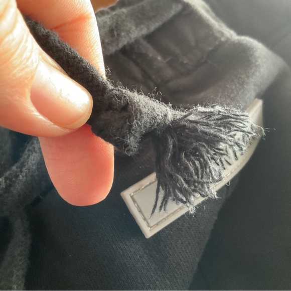 Essentials Fear Of God black sweatshorts size Medium (B1) - Picture 10 of 10